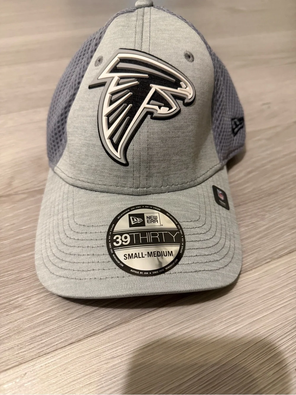 New Era Atlanta Falcons Light Gray & Gray Mesh 39THIRTY Stretch Cap